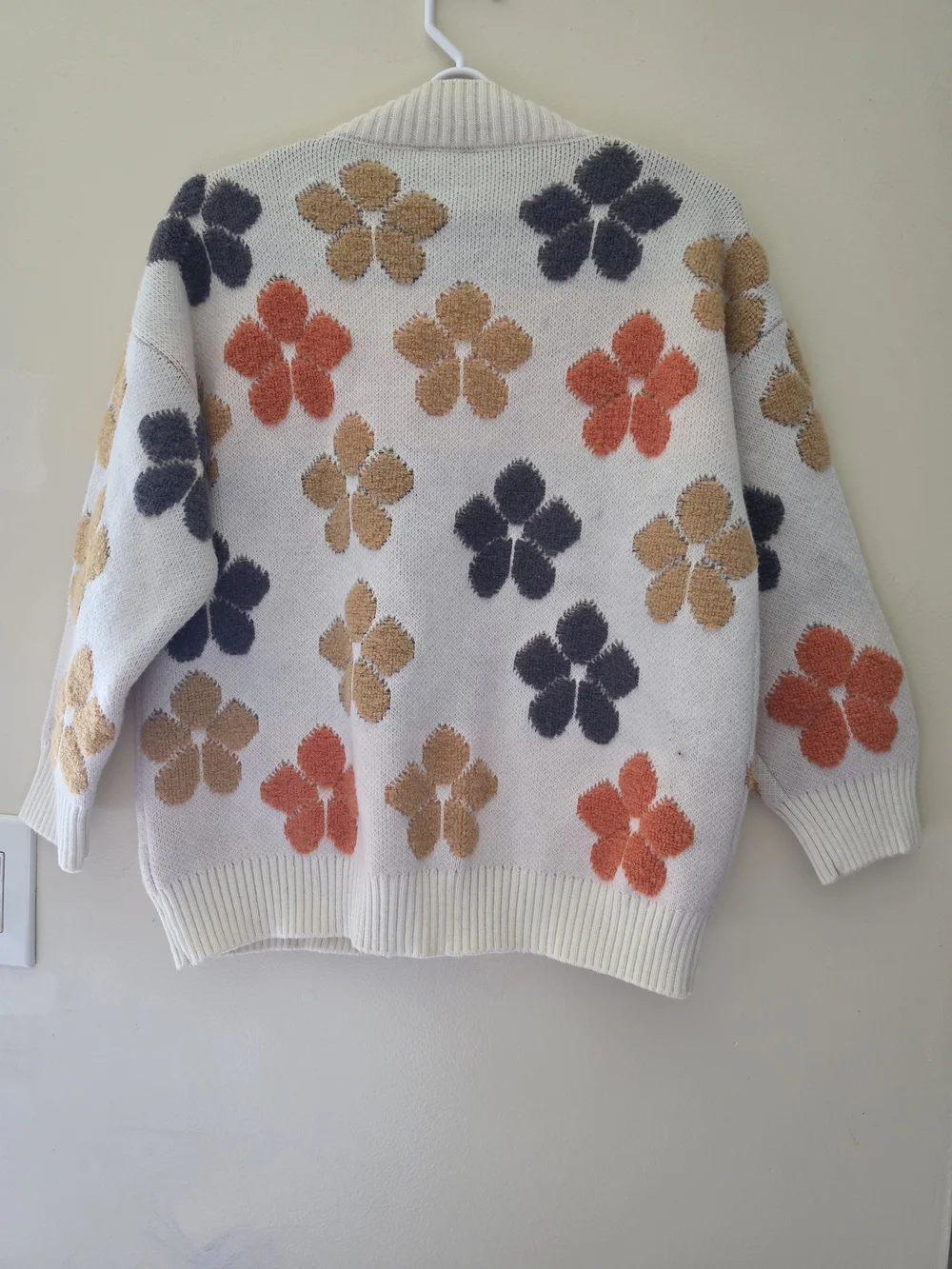 Anna-Kaci Women's Button-Up Knit Cardigan with Floral Print and Front Pockets - Picture 5 of 7
